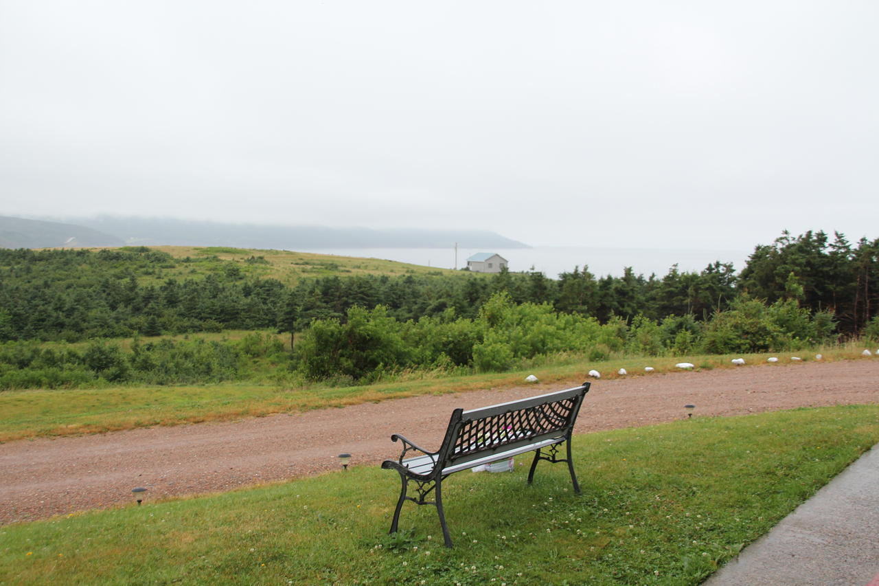 Burton'S Sunset Oasis Motel Bay Saint Lawrence Exterior photo
